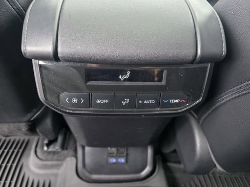 Used 2022 Toyota Highlander XLE image 29