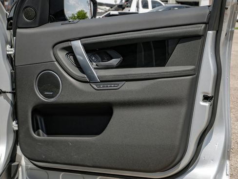 Used 2020 Land Rover Discovery Sport SE image 47