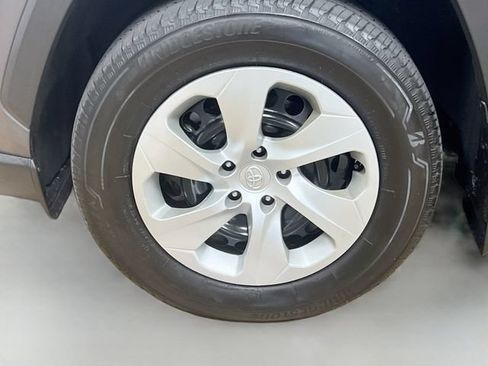 Used 2021 Toyota RAV4 LE w/ Carpet Mat Package (TMS) AWD/4WD image 29