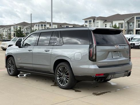 Used 2024 Cadillac Escalade ESV V w/ Heavy-Duty Trailer Package AWD/4WD image 5
