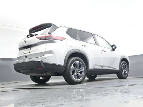 Used 2025 Nissan Rogue SV FWD image 35