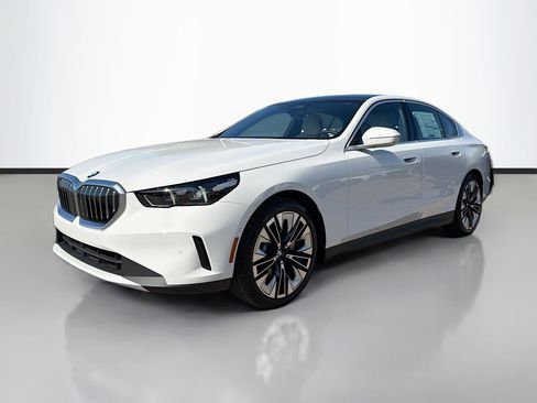 New 2026 BMW 530i w/ Convenience Package image 7