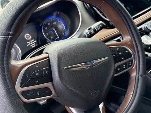 Used 2021 Chrysler Pacifica Limited w/ Uconnect Theater Family Group AWD/4WD image 15
