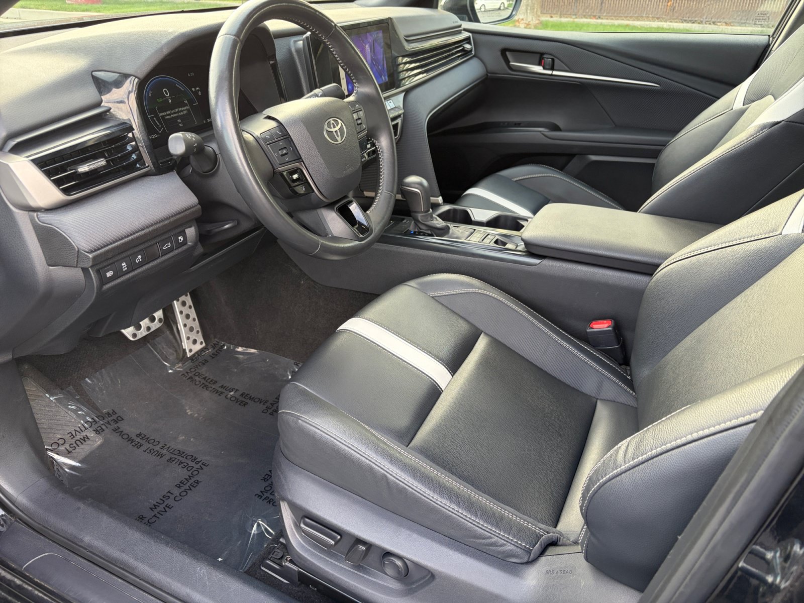 Used 2025 Toyota Camry SE FWD image 9