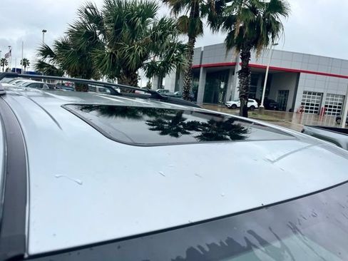 Used 2022 Toyota Sienna XLE FWD image 5