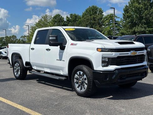 Certified 2024 Chevrolet Silverado 2500 Custom w/ Custom Value Package AWD/4WD image 2