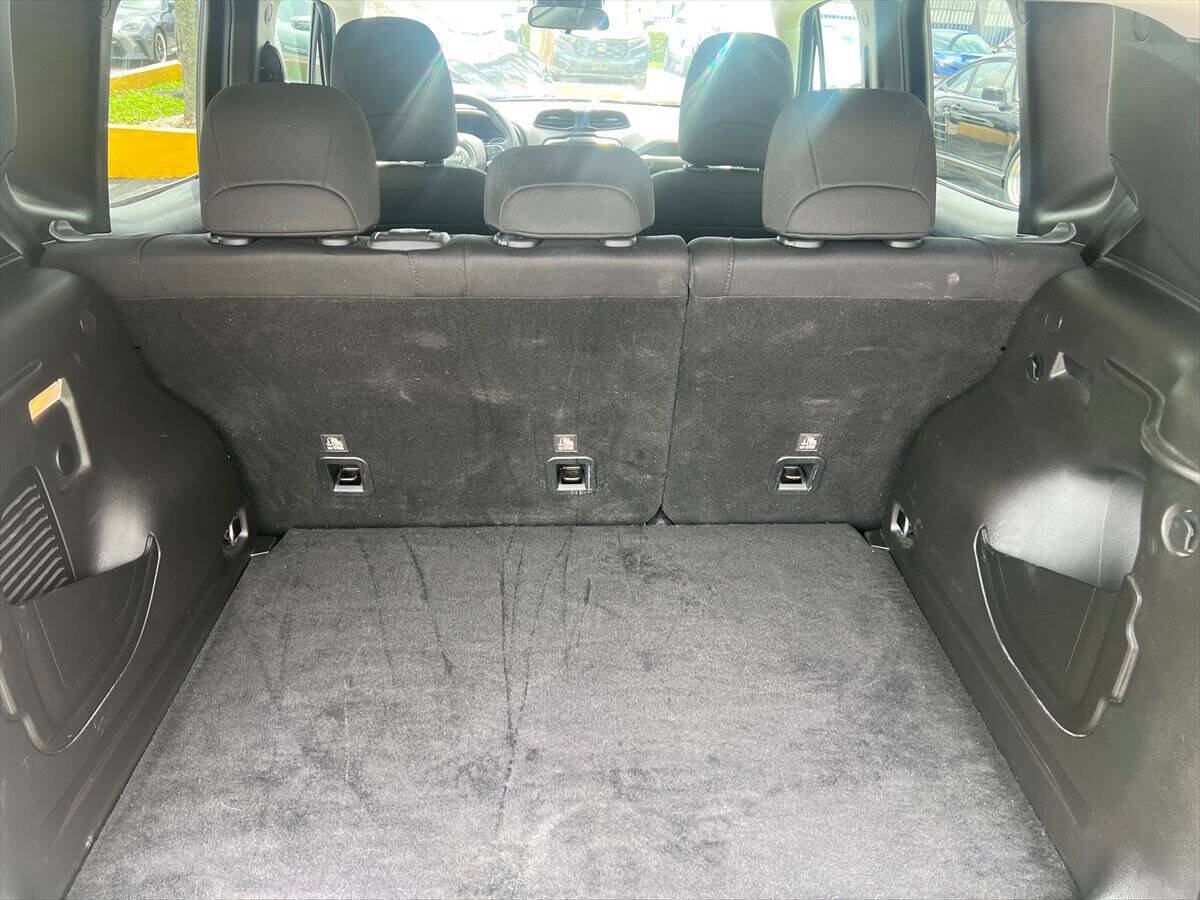 Used 2021 Jeep Renegade Latitude FWD image 14