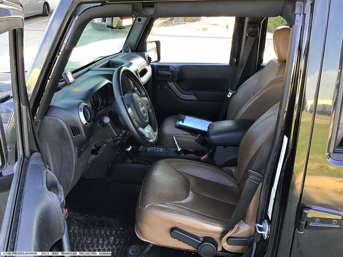 Used 2013 Jeep Wrangler Unlimited Sahara AWD/4WD image 8
