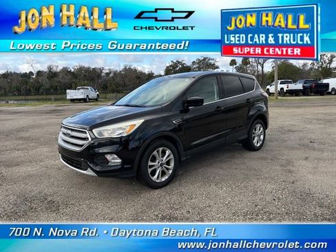 Used 2017 Ford Escape SE image 2