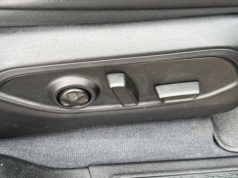 Certified 2023 Jeep Grand Cherokee Limited w/ Black Appearance Package image 31