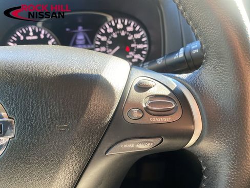 Used 2020 Nissan Pathfinder SV image 18