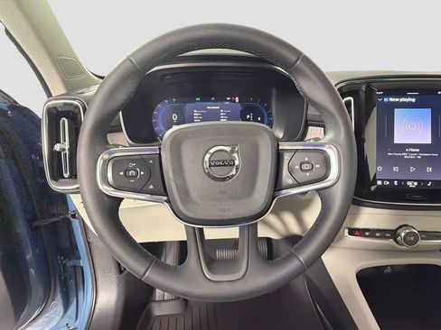 Certified 2023 Volvo XC40 B5 Plus w/ Protection Package Premier image 12