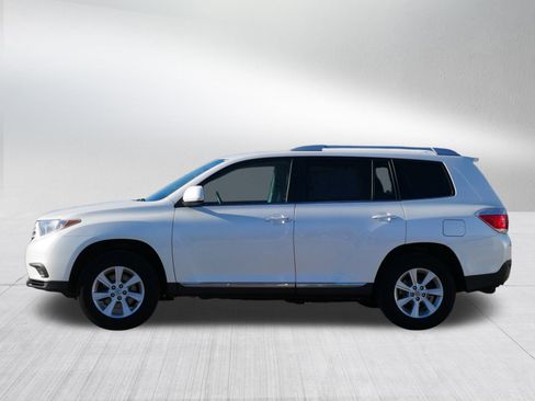 Used 2011 Toyota Highlander 2WD w/ Cold Weather Pkg image 4