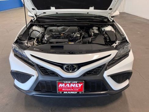 Used 2022 Toyota Camry SE image 9