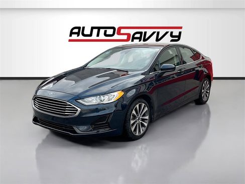 Used 2020 Ford Fusion SE image 3