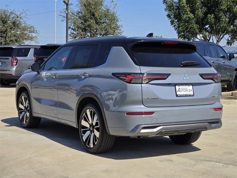 New 2025 Mitsubishi Outlander SEL image 3