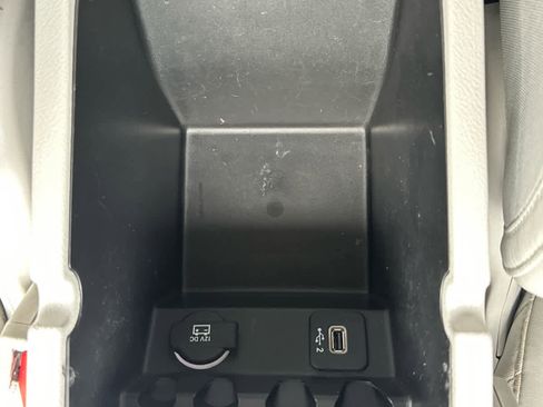 Used 2020 Jeep Cherokee Latitude Plus image 36