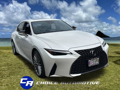 Used 2025 Lexus IS 300 w/ Premium Package image 9