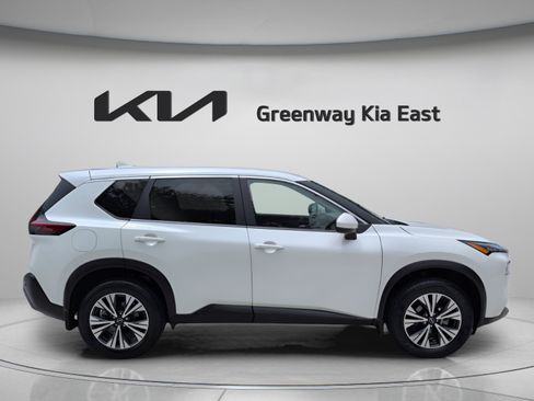 Used 2023 Nissan Rogue SV FWD image 4