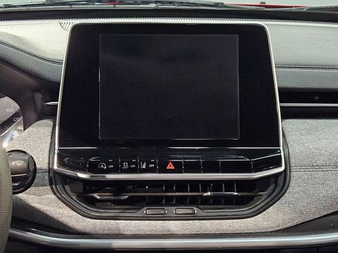 Used 2025 Jeep Compass Sport image 16