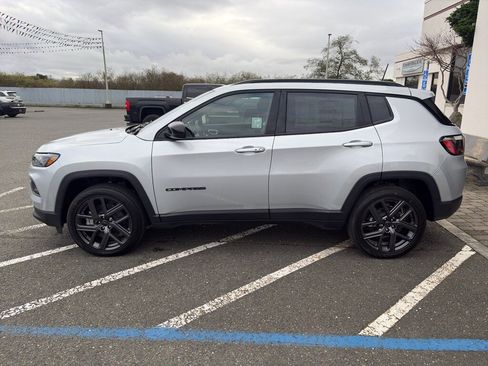 New 2026 Jeep Compass Latitude image 4