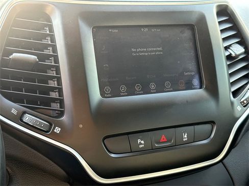 Used 2021 Jeep Cherokee Latitude Plus image 22