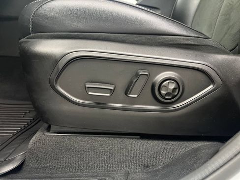 Used 2025 Jeep Grand Cherokee Altitude AWD/4WD image 13