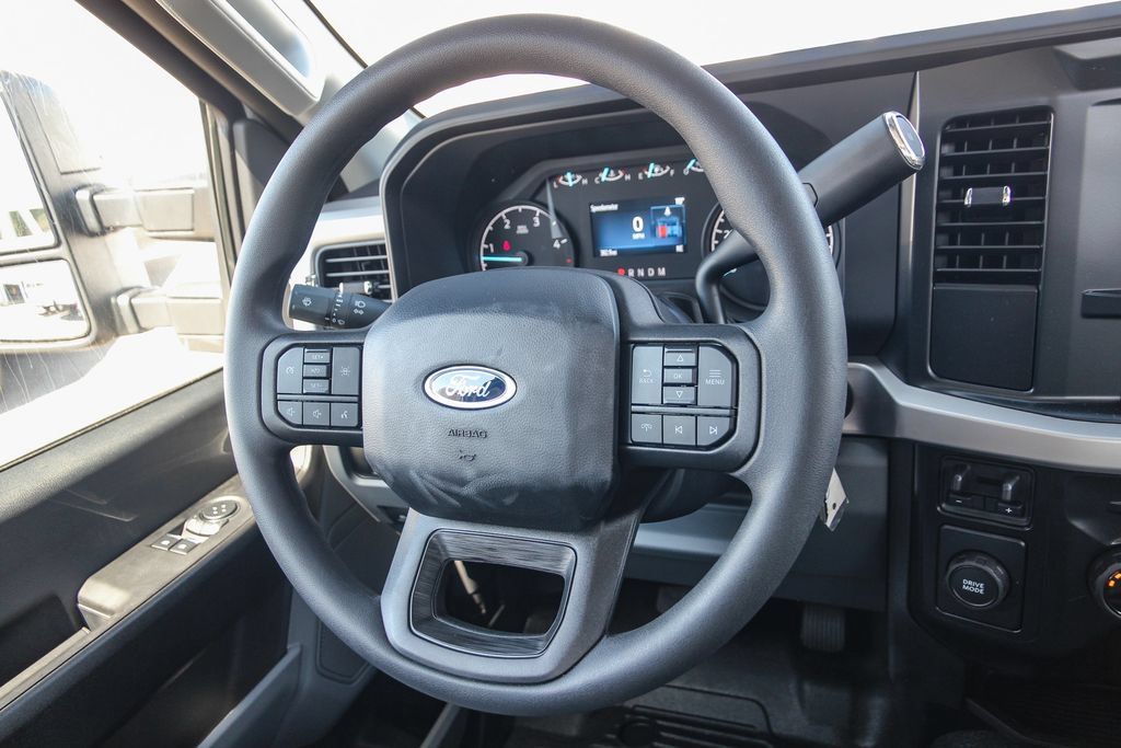 New 2024 Ford F550 Luxury RWD image 17
