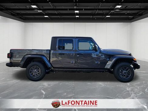New 2025 Jeep Gladiator Sport image 6