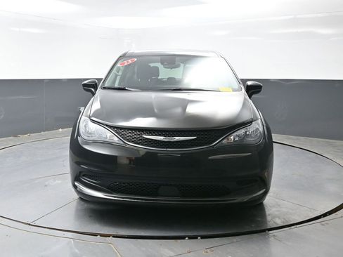 Used 2023 Chrysler Voyager LX FWD image 7