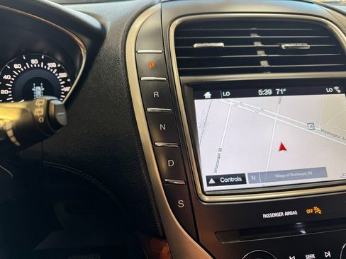 Used 2017 Lincoln MKX Reserve w/ Luxury Package image 29