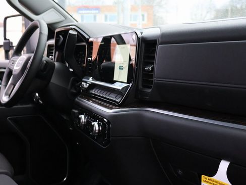 New 2026 GMC Sierra 2500 SLE image 10