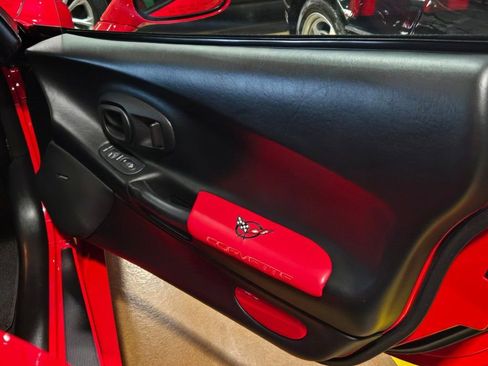 Used 2002 Chevrolet Corvette Convertible w/ Preferred Equipment Group2 image 7