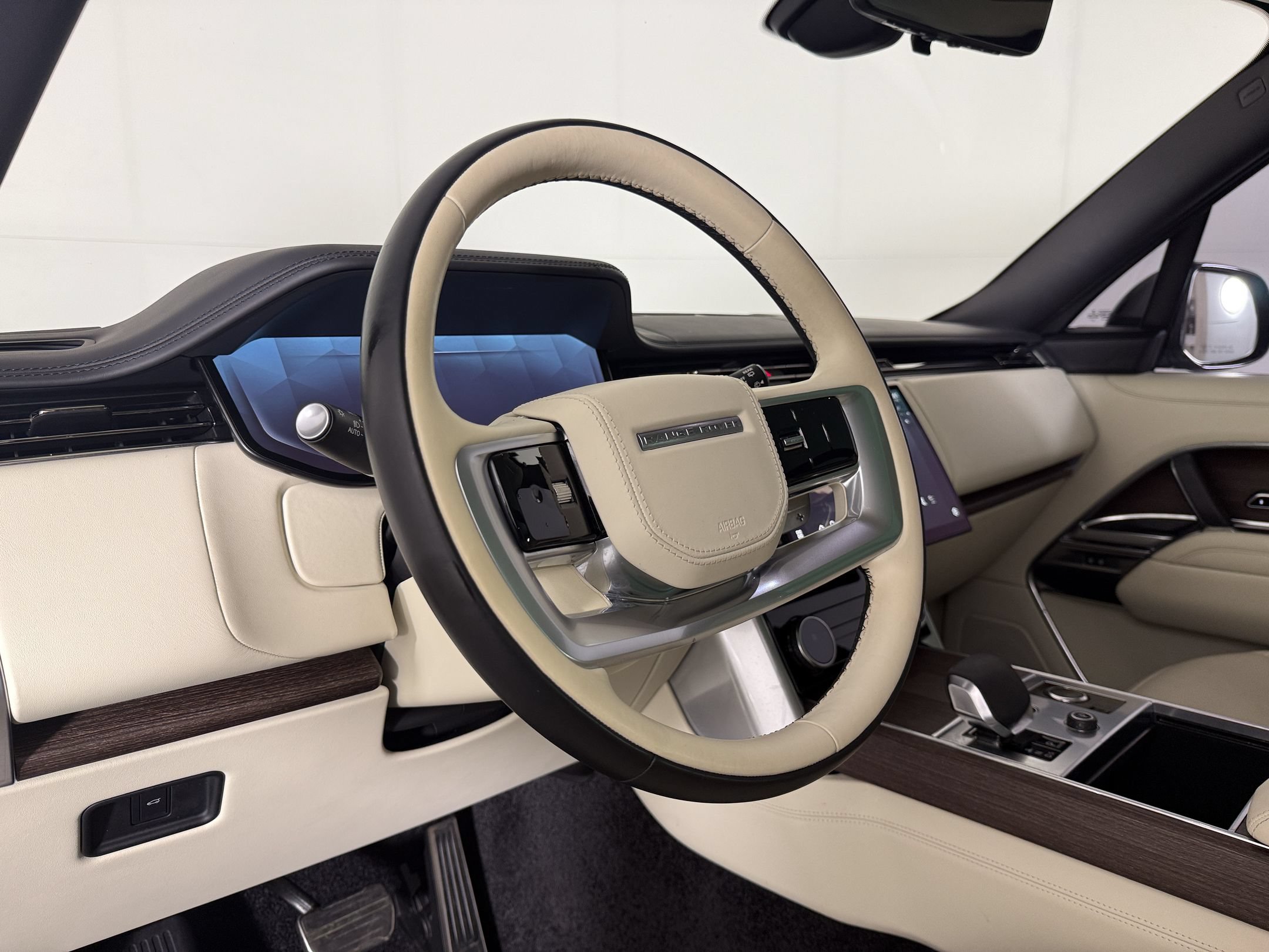 Certified 2023 Land Rover Range Rover Autobiography AWD/4WD image 4