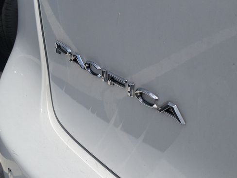 Used 2018 Chrysler Pacifica Limited FWD image 8