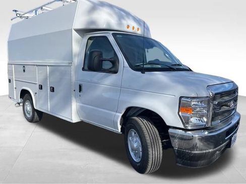 New 2026 Ford E-350 and Econoline 350 Super Duty w/ Power Equipment Group RWD image 9