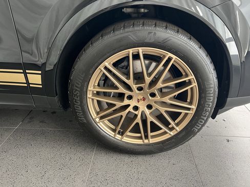 Certified 2025 Porsche Cayenne Coupe image 13