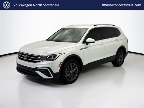 Used 2023 Volkswagen Tiguan SE FWD image 1