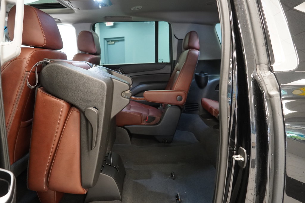 Used 2020 Chevrolet Suburban Premier w/ Premier Plus Edition AWD/4WD image 32