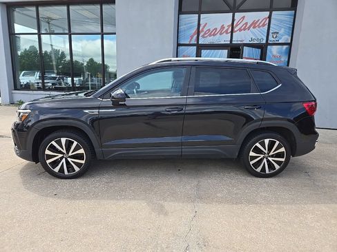 Used 2024 Volkswagen Taos SE FWD image 6