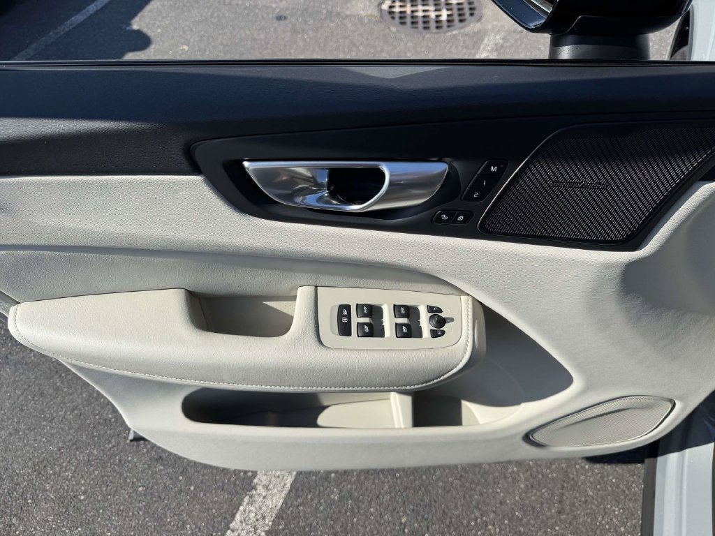 Used 2025 Volvo XC60 B5 Ultra w/ Protection Package Premier AWD/4WD image 14