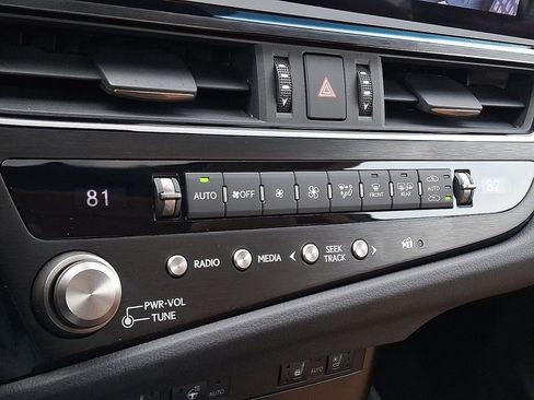 Used 2024 Lexus ES 350 w/ Premium Package image 17