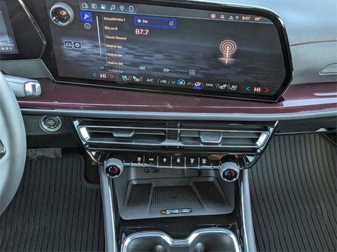 New 2026 Chevrolet Traverse RS image 7