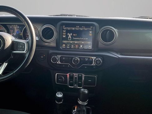 Used 2018 Jeep Wrangler Unlimited Sahara AWD/4WD image 7