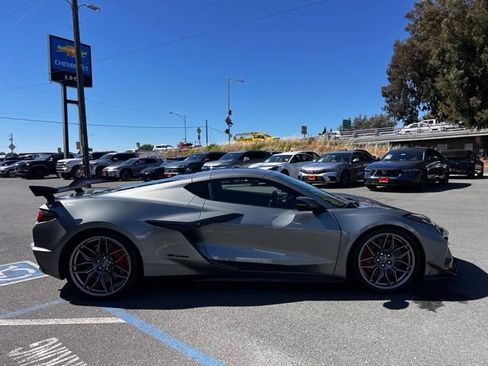 Used 2024 Chevrolet Corvette Z06 w/ Z07 Performance Package RWD image 5