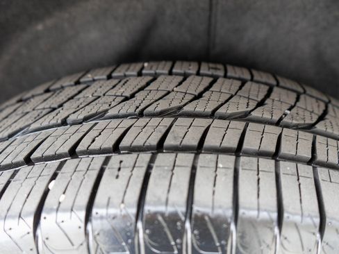 Used 2021 GMC Acadia Denali w/ GMC Pro Grade Package image 36