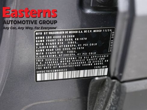 Used 2025 Volkswagen Taos SE AWD/4WD image 34