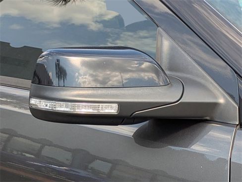 Used 2017 Ford Explorer XLT w/ Equipment Group 202A image 11