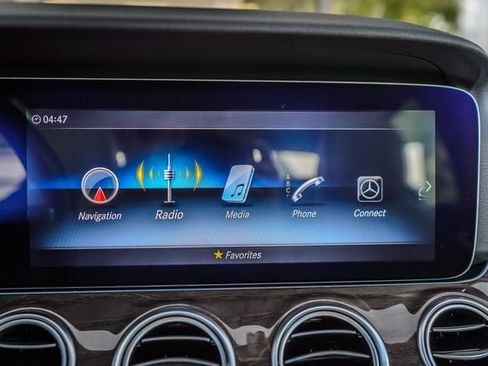 Used 2020 Mercedes-Benz E 350 4MATIC Sedan image 20