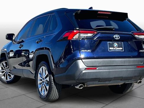 Used 2021 Toyota RAV4 XLE Premium image 11